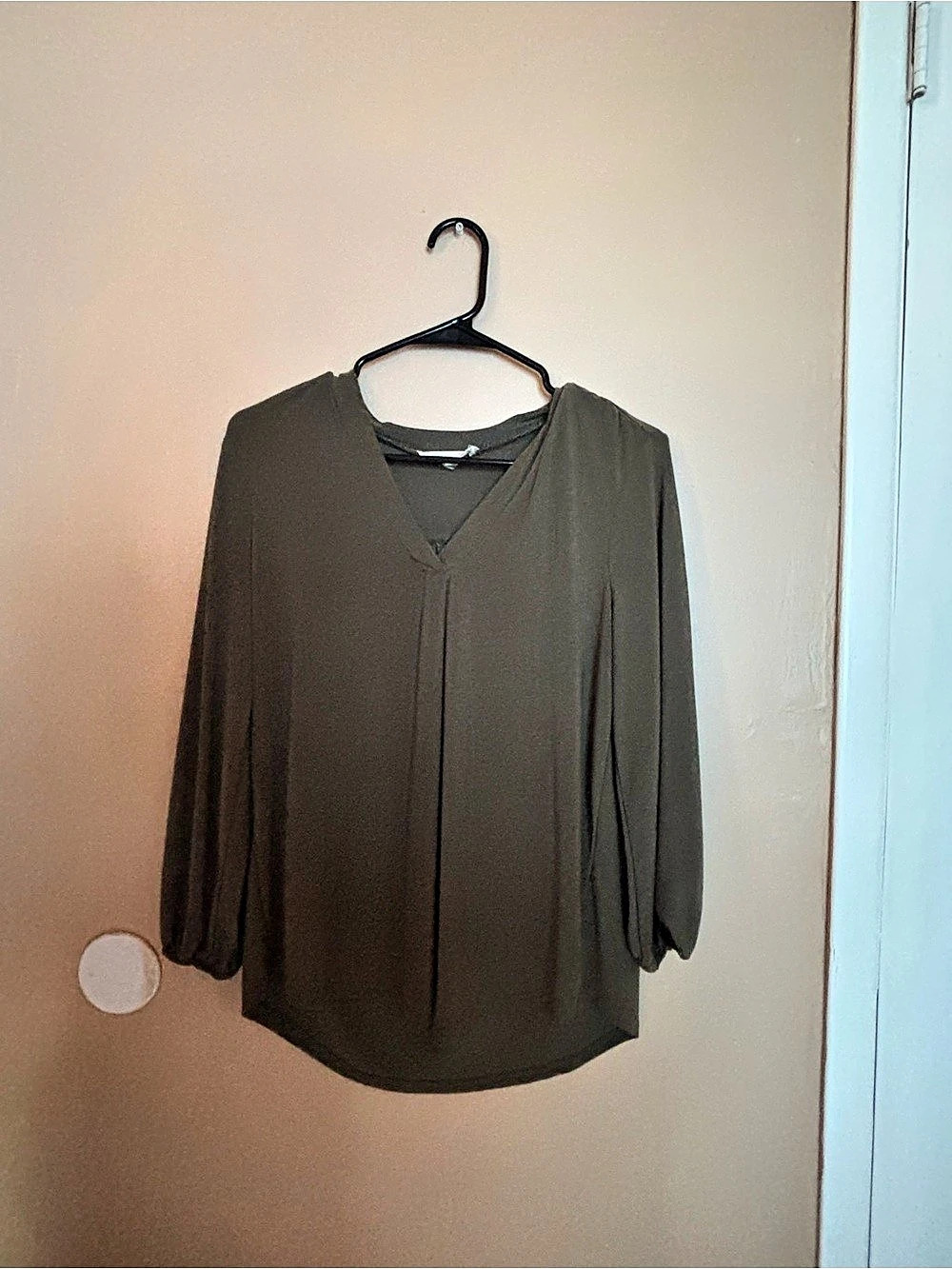 Long Sleeve Blouse in Green Like New